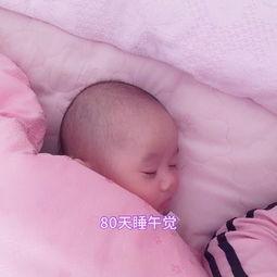 宝宝喝奶视频,萌态百出,幸福满满